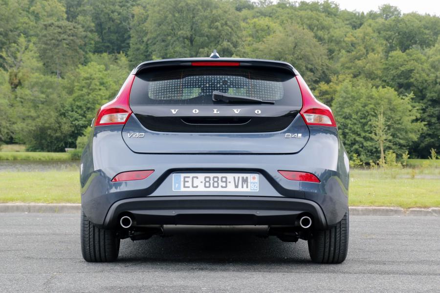  Volvo V40 D4 Inscription 2016 года  (фото 17 из 19)